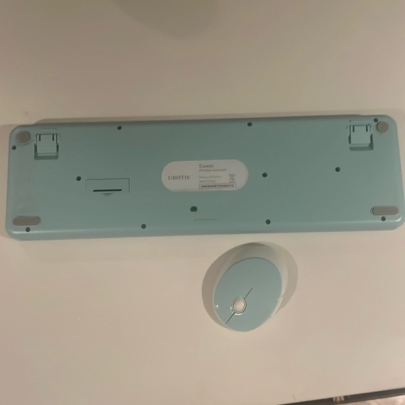 Bluetooth keyboard and mouse - Picture 3 of 3